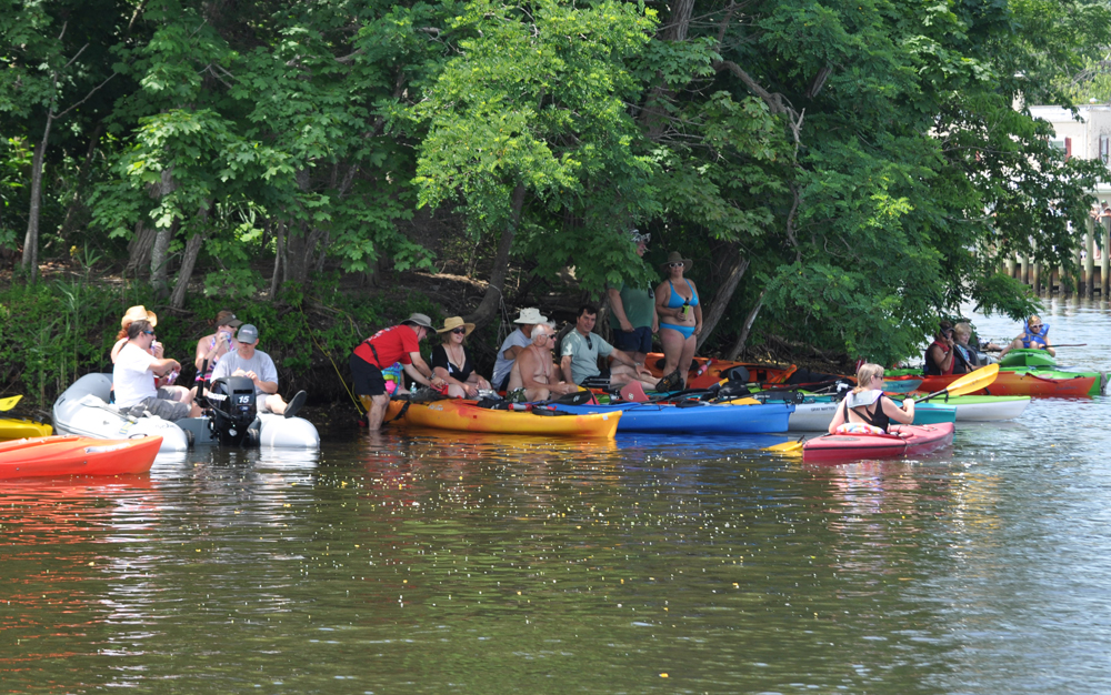 A group of spectators watch from the Southampton side of the river. (Credit: Grant Parpan)