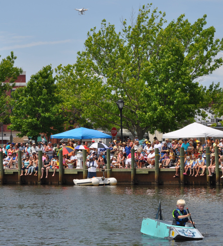 More than 2,000 spectators came to view the race. (Credit: Grant Parpan)