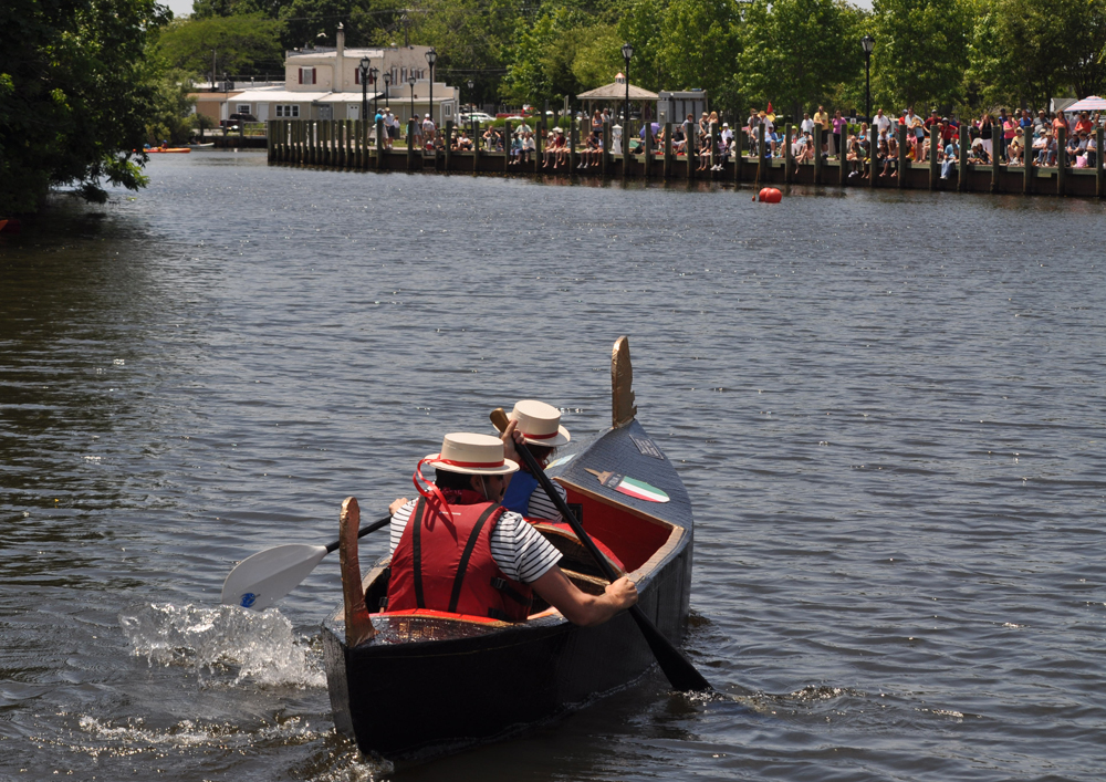 Robert Stiles Jr. and sister Barbara Aylward paddle to victory Sunday. (Credit: Grant Parpan)