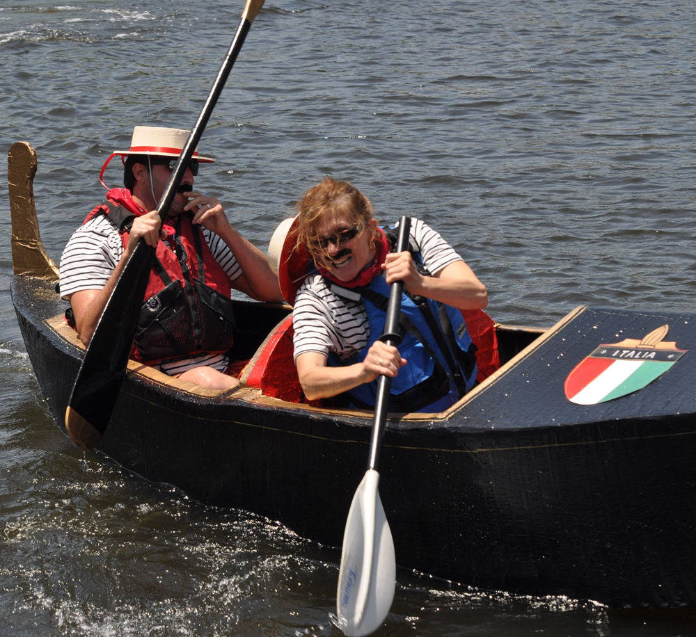 Robert Stiles Jr. and sister Barbara Aylward paddle to victory Sunday. (Credit: Grant Parpan)