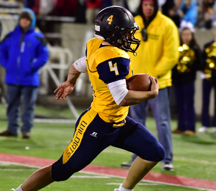 Chris Gray carries the ball. (Credit: Robert O'Rourk)