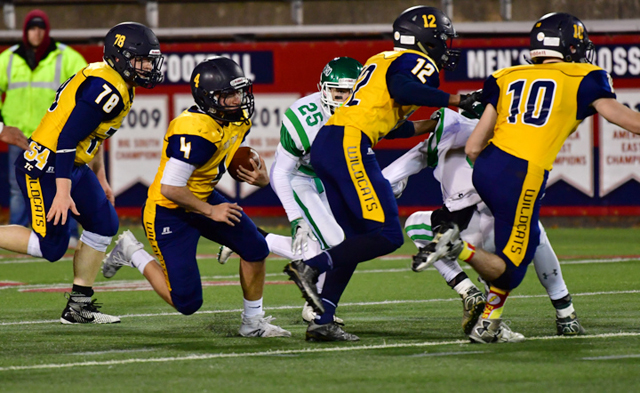 Chris Gray carries the ball. (Credit: Robert O'Rourk)