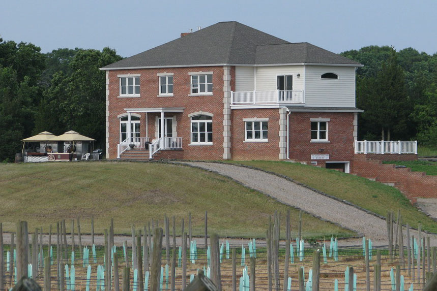 (Credit: Douglas Elliman Courtesy Photo)