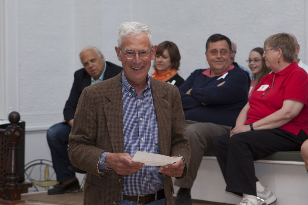 Richard Wines introduces the participants. (Credit: Katharine Schroeder)