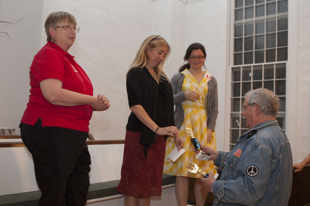 Host Steve Berger presents the trophies. (Credit: Katharine Schroeder)