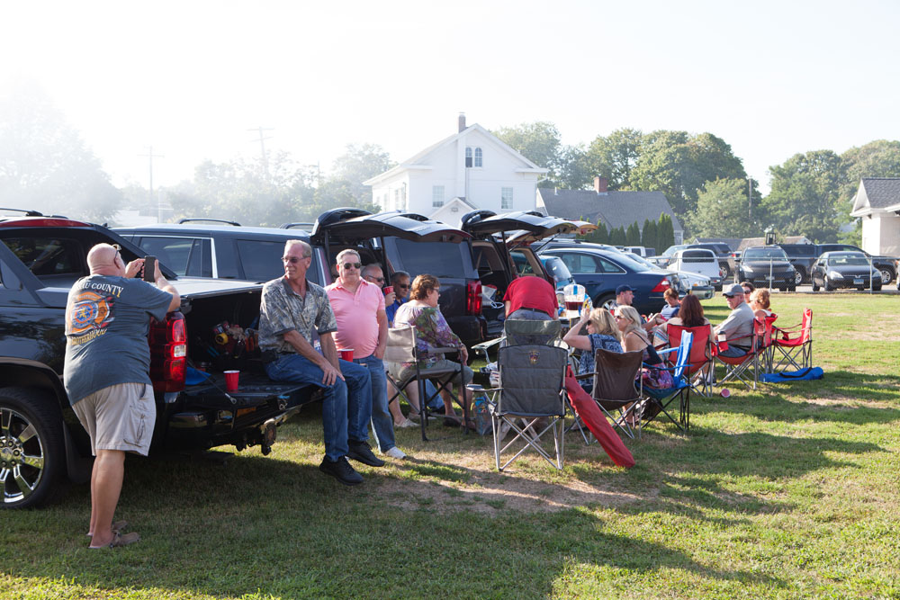  Tailgaters in Cutchogue. (Credit: Katharine Schroeder)