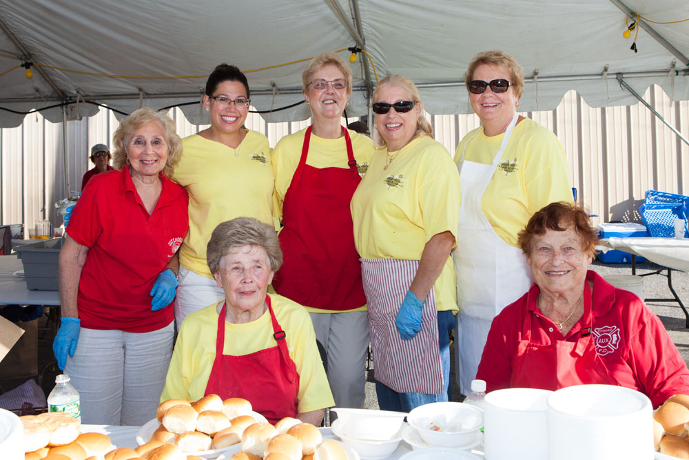 Volunteers take a break for a photo. (Credit: Katharine Schroeder)