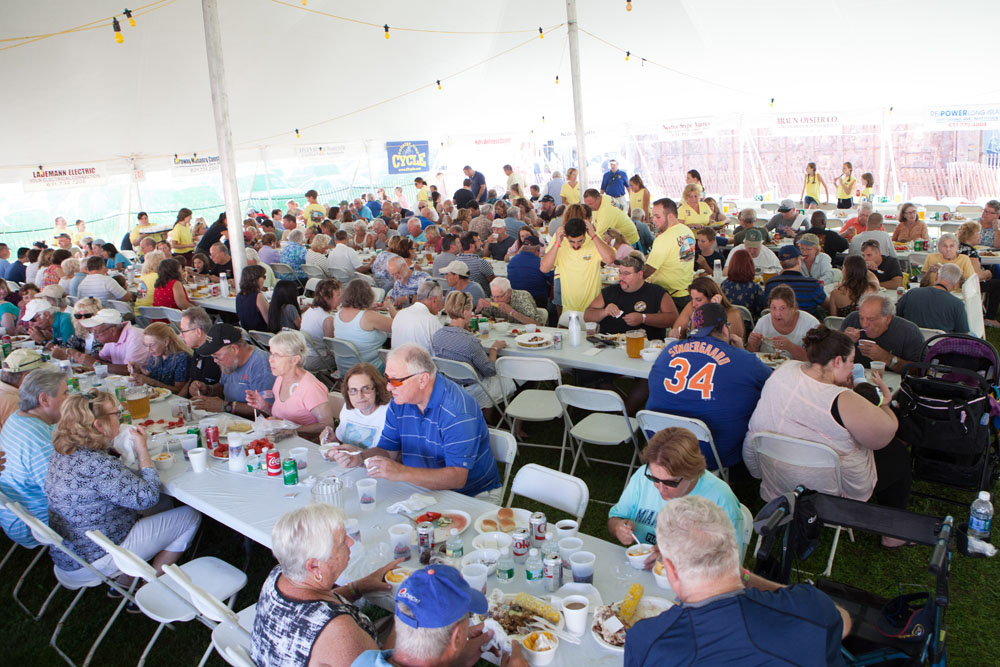 The crowd under the tent. (Credit: Katharine Schroeder)