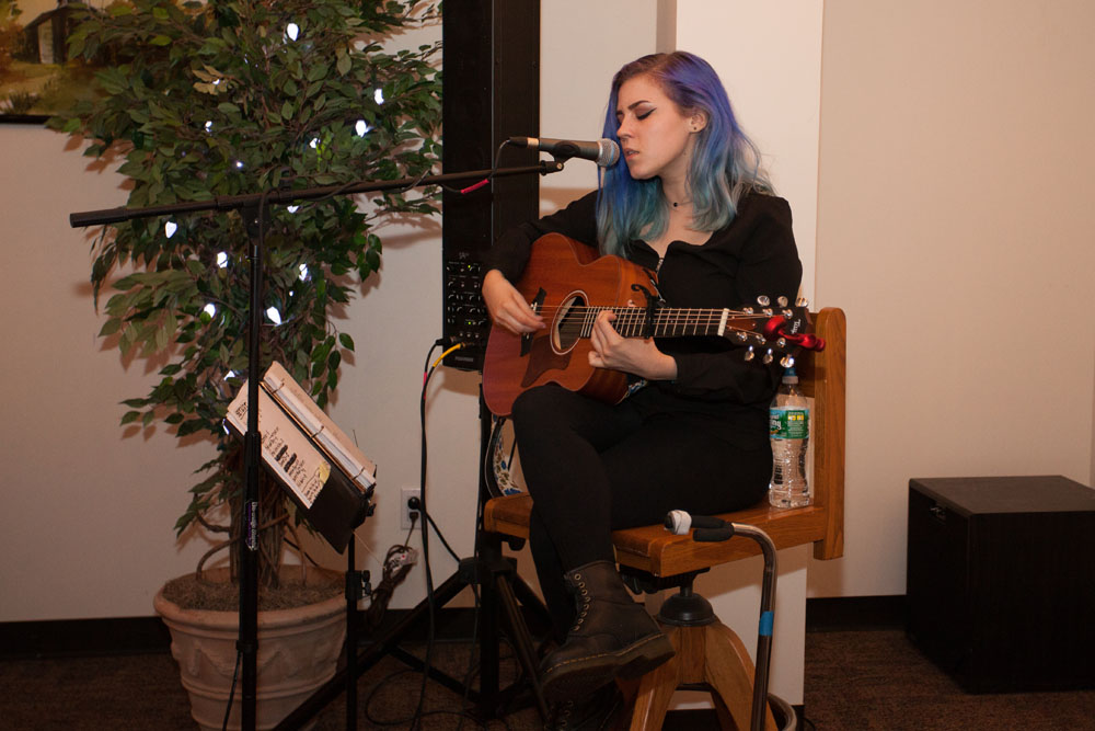 See performs downstairs. (Credit: Katharine Schroeder)