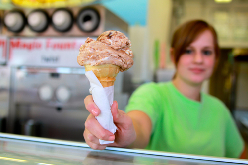 Magic Fountain creates 'Hurricane Sandy' ice cream