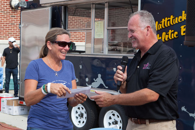Theresa Hedleston won the prize for worst poker hand. (Credit: Katharine Schroeder)