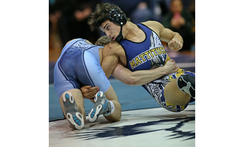 Tanner Zagarino of Mattituck/Greenport/Southold, right, was a 17-8 winner over Rocky Point's Anthony DeVito in their bout at 182 pounds. (Credit: Garret Meade)