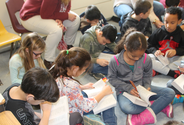 Peconic Landing donates dictionaries