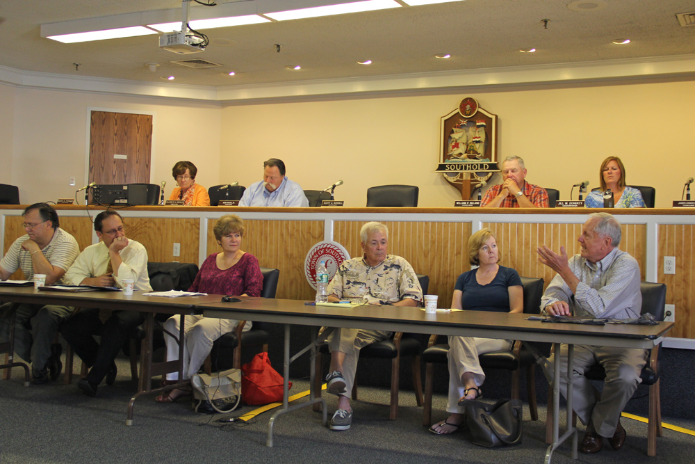 Charles Reichert (right), owner of IGA in Southold and Greenport, was one of few who spoke out against the ban. (Credit: Carrie Miller)